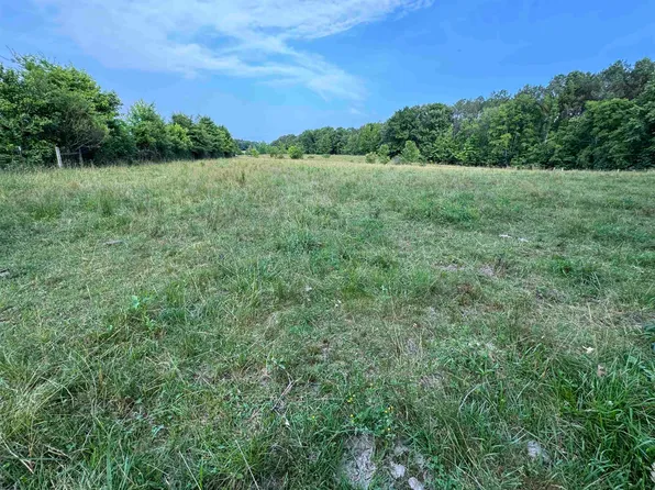 994 N Prather Rd, Michie, TN 38357
