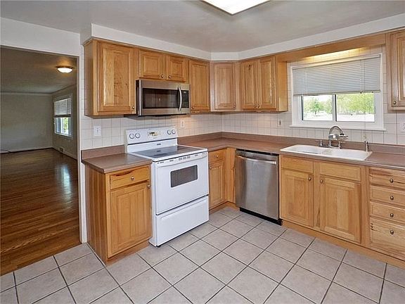 2nd image of 626 Thomas Richard Ln