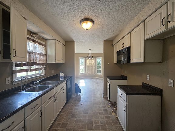 5th image of 1442 McClardy Rd
