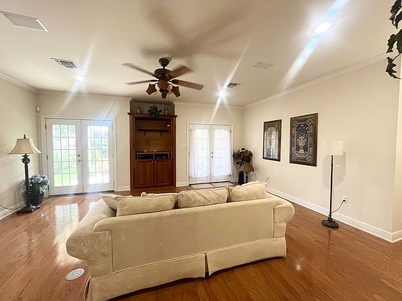 5th image of 123 Winfield Blvd