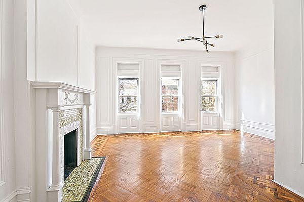 1st image of 843 Lincoln Pl #2