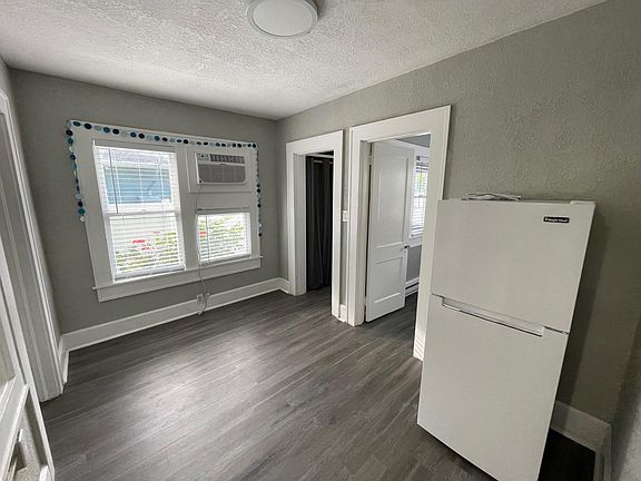 4th image of 209 11th Ave N APT 7