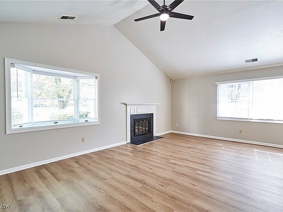 4th image of 890 Briarcliff Ct #B