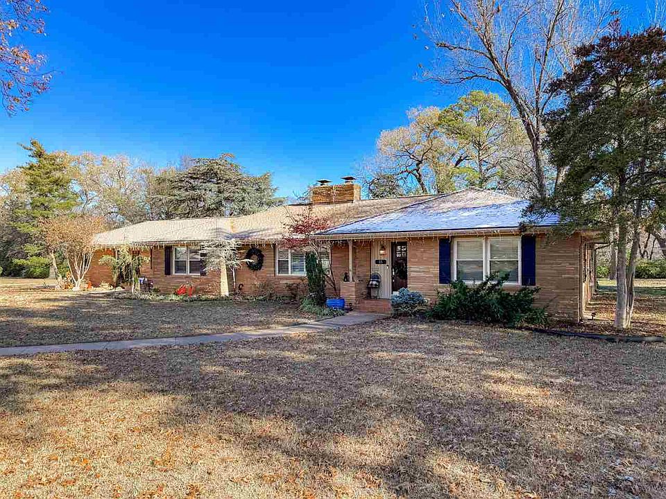 15 E Hillcrest Dr Ponca City Ok 74604 Zillow