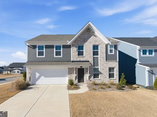 556 Crystal Lake Pkwy, Hoschton, GA 30548