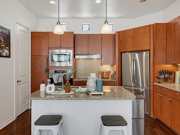 4th image of 1201 Beaconsfield Ln