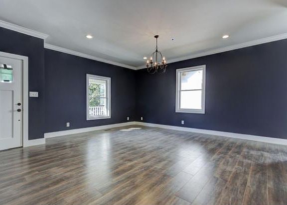 3rd image of 533 Hiawassee Ave