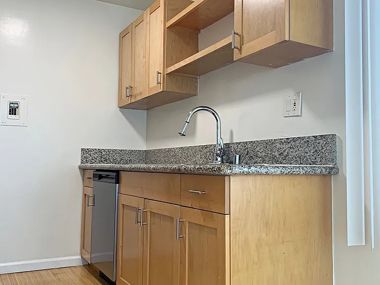 12811 Caswell Ave — Photo 5