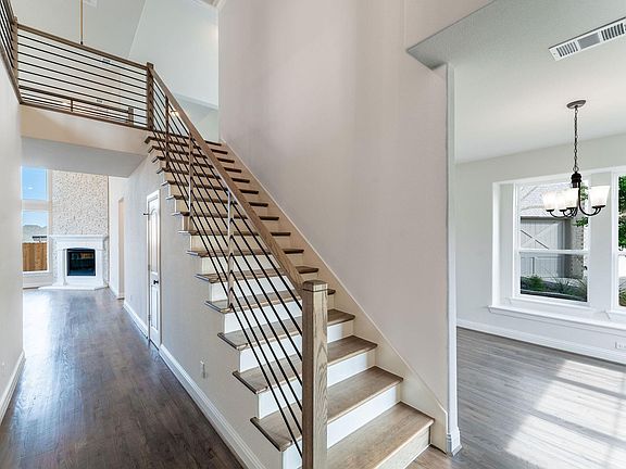5th image of 7904 Ashwood Ln