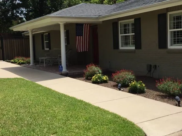 1002 Glenwick Ln, Arlington, TX 76012