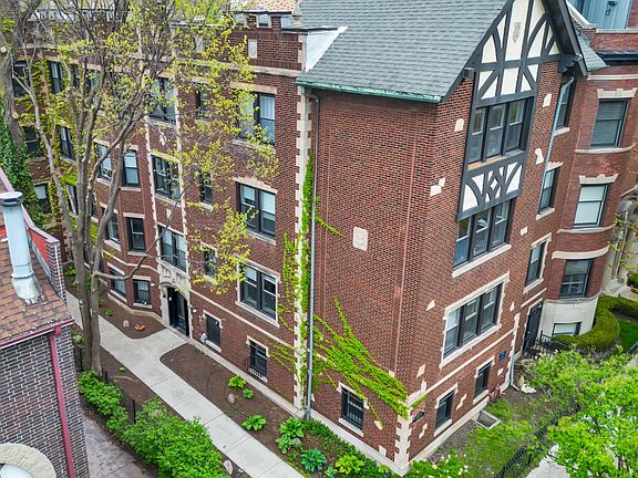 2nd image of 654 W Wellington Ave #2