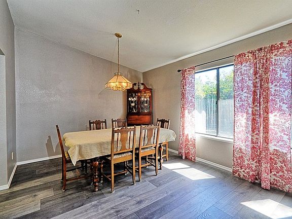 5th image of 9851 Country Meadow Dr