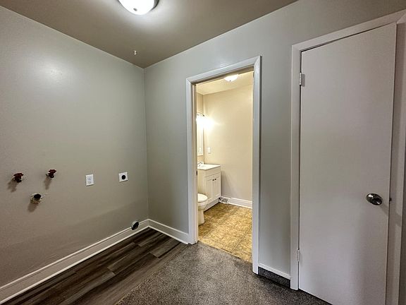 4th image of 2426 W Savannah St