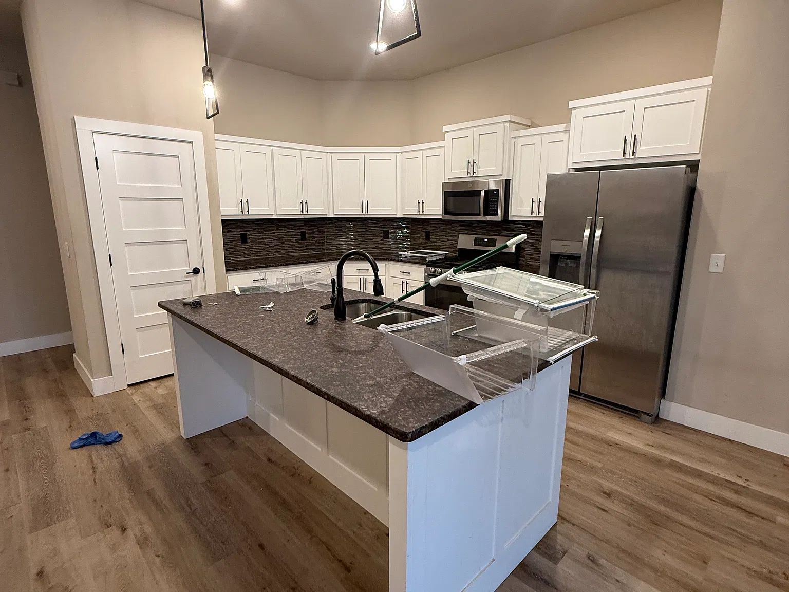 3 bed, 2123 sqft, $2,100 — Photo 3