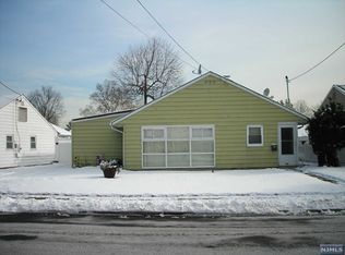 191 Howard Ave, Rochelle Park, NJ 07662