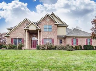 653 Beechwood Dr, Tipp City, OH 45371