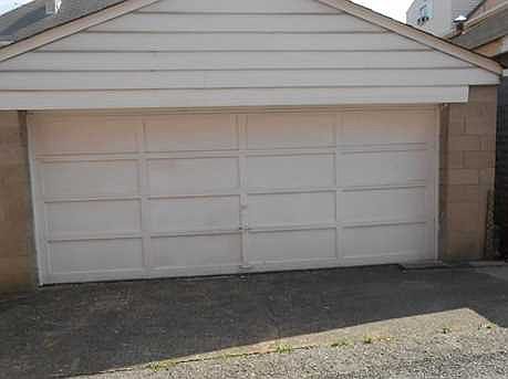 2nd image of 820 Woodward Ave