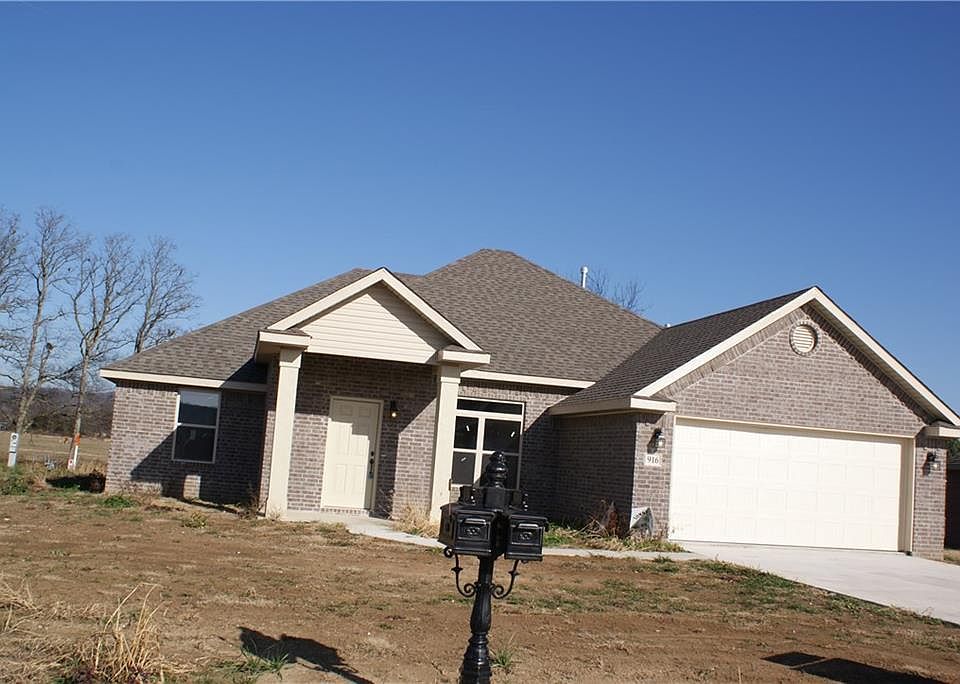 1st image of 916 White Oak