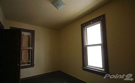 581-189969extrllbedroom1