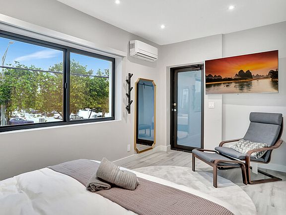 2nd image of 2922 Banyan St Unit 2A