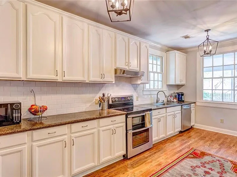 922 Felder Ave — Photo 2