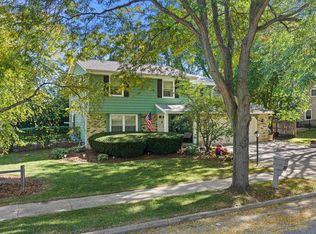 1001 Canterbury LANE, Waukesha, WI 53188