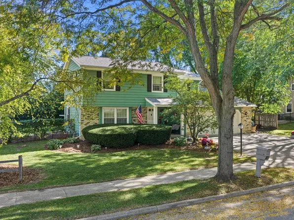 1001 Canterbury LANE, Waukesha, WI 53188