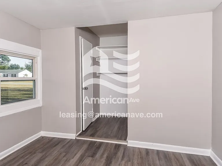 2079827_011_wm_-_bedroom_13443666.jpg