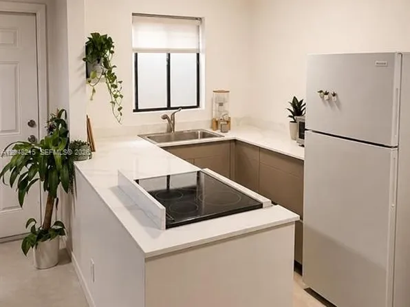 3501 Van Buren St APT 6, Hollywood, FL 33021