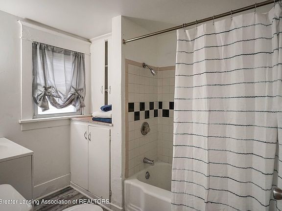 5th image of 1011 N Pennsylvania Ave