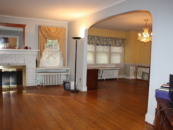 5th image of 156 Manning Blvd