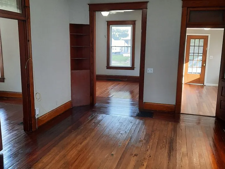 1615 Ferry St — Photo 11