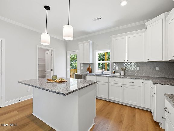 5th image of 104 Tiverton Court