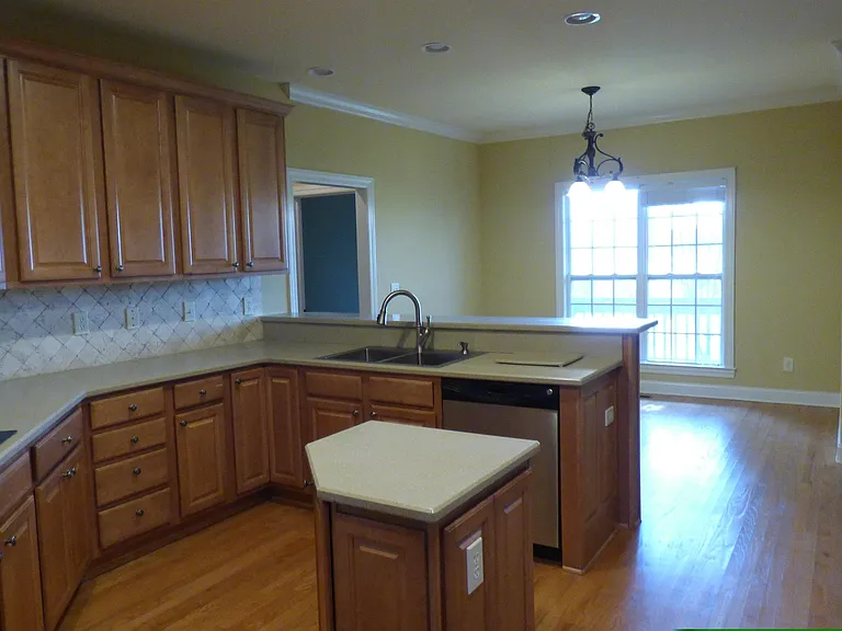 100 Mayfair Ct — Photo 13
