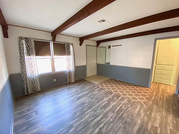 5th image of 1914 N Meadowbrook Dr