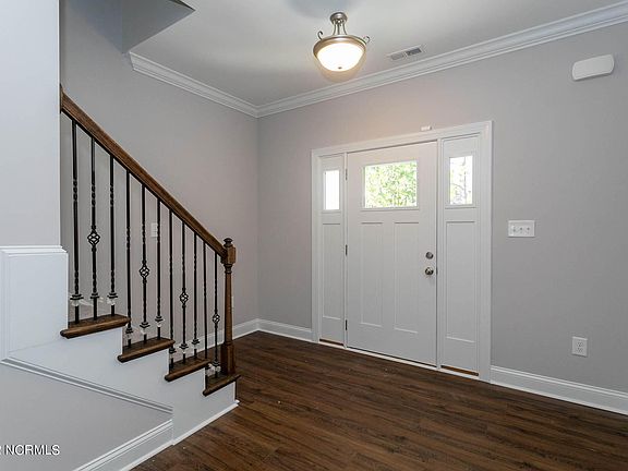 4th image of 44 Hampshire Ln