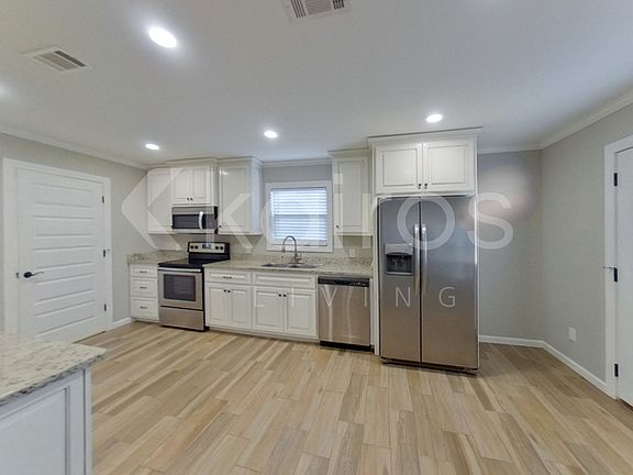 5th image of 102 White Water Ln