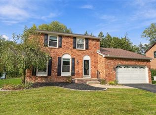 38 Shady Grove Dr, East Amherst, NY 14051