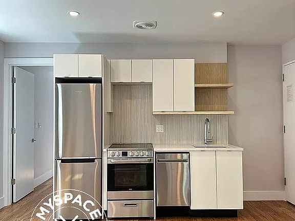 3rd image of 996 Carroll St #2C