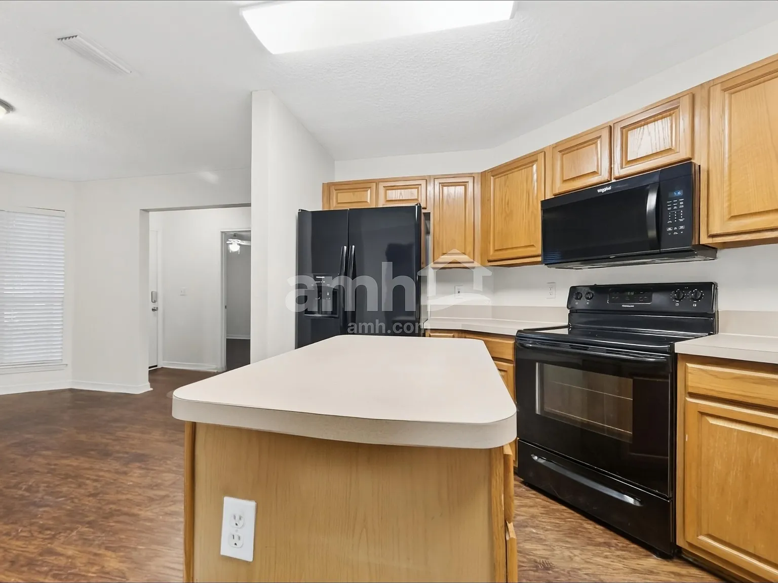4 bed, 2.0 bath, 2020 sqft, $2,315 — Photo 3