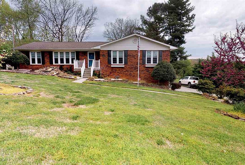 1st image of 1640 Seven Oaks Dr
