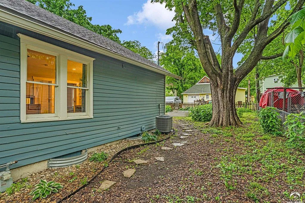 2 bed, $1,995 — Photo 4