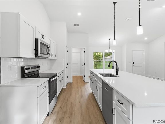 3rd image of 9673 N Emellia Ave