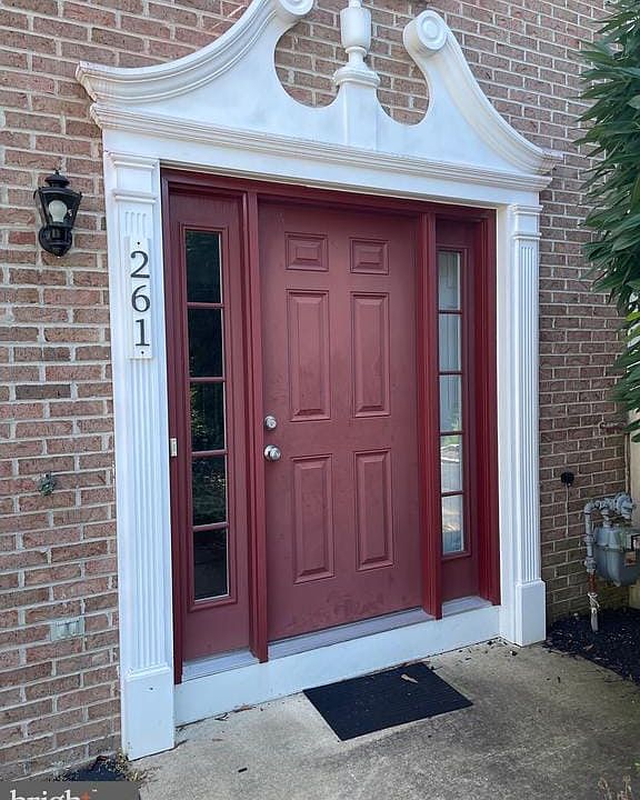 1st image of 261 Sloan Ct