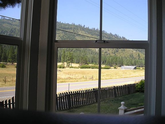 3rd image of 121 Main St