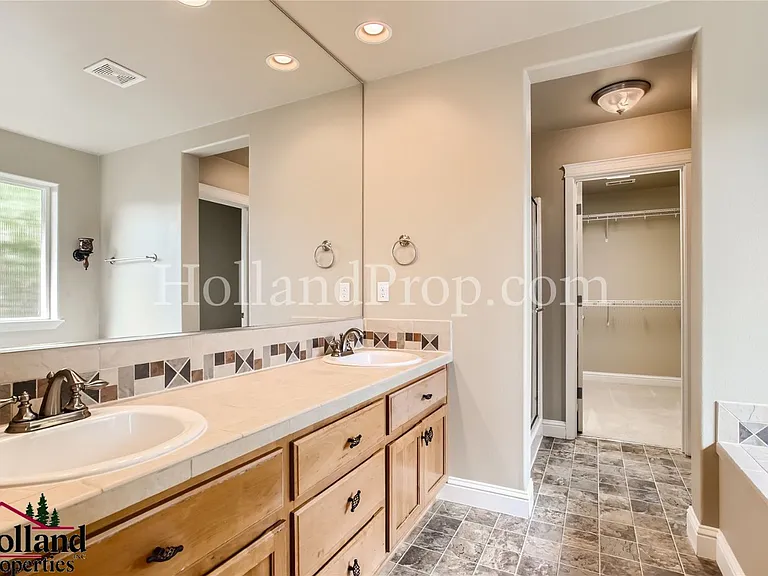 342 NW Malia Ln — Photo 19