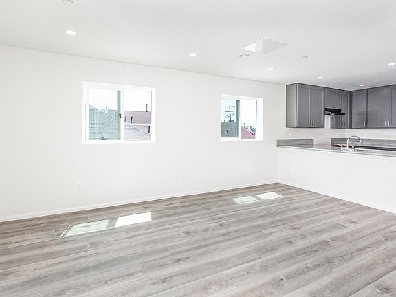 4th image of 840 W 85th St #4