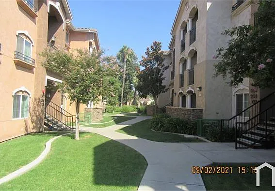 320 W Grand Blvd — Photo 10