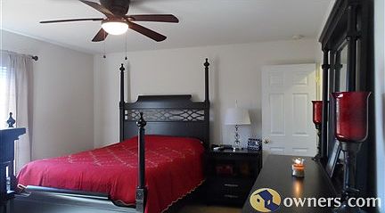 Master bedroom w/ walk in closet, master bath