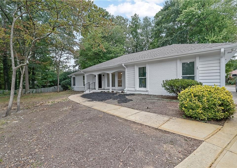 1st image of 260 Putting Green Ln
